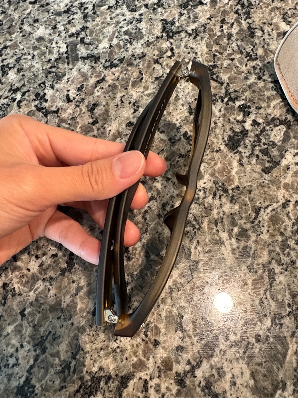 NWOT Ray-Ban Wayfarer Men’s Matte Sunglasses with Tan Case - Picture 3 of 9